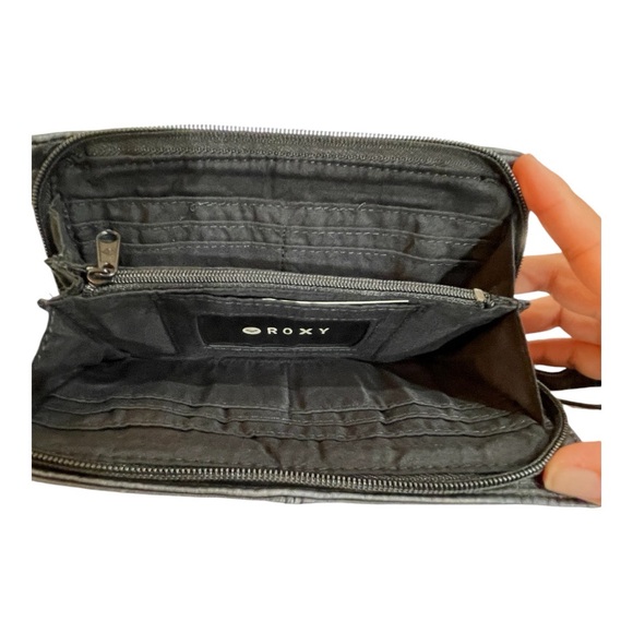 **NWT** Roxy Vintage Faux Leather Black Wristlet Wrap Around Wallet,Zipper Beach - Picture 3 of 8